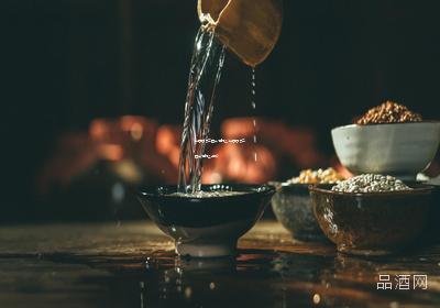 中国白酒三巨头有哪些(中国白酒三巨头有哪些品牌)